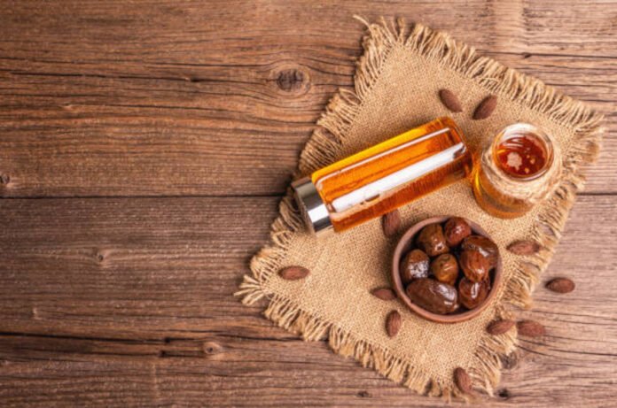 How Jojoba Oil Helps Control Oil Production
